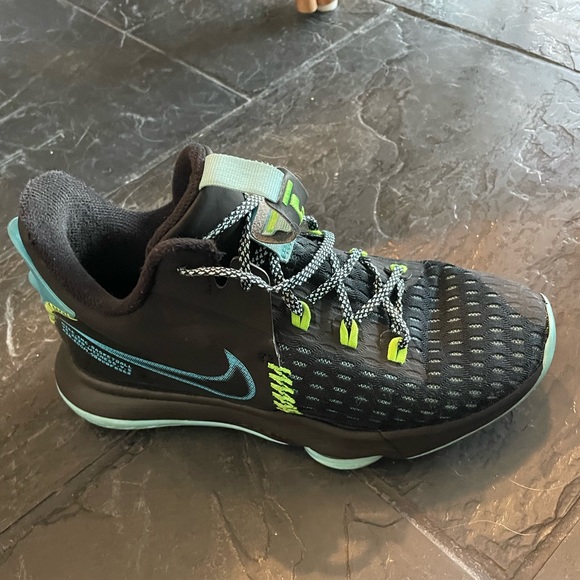 Nike LeBron witness 5 preowned - Picture 2 of 4